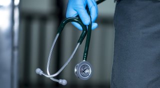 Die besten Kliniken der Region, Anfangsverdacht auf fahrlässige Tötung und Suche nach Raubkunst