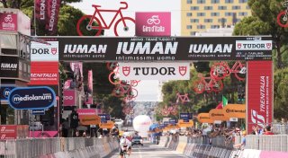 Giro: Tarling gewinnt Einzelzeitfahren in Albanien