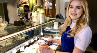 Modern und richtig gemütlich: Bielefelder Apotheke wird zum Eiscafé