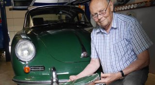 Oldtimer-Traum im Kreis Herford: 78-Jähriger fährt stolz seinen 1965er-Porsche