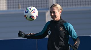DFB-Debüt mit 28 Jahren? Rebecca Knaaks wundersame Reise