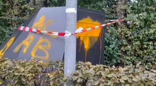 Mobiler Radarwagen: Blitzer bei Warburg mit Farbe beschmiert