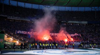 Arminia-Splitter: Pyro-Vergehen im DFB-Pokalfinale kosten viel Geld - Anerkennung für Kniat