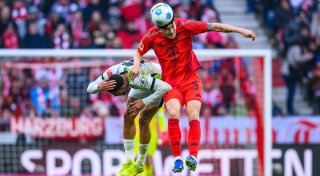 Bayern baut Führung aus - Bochum holt 0:3 auf, Pauli siegt