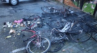 Polizei ermittelt wegen Brandstiftung nach Feuerwehreinsatz in Delbrück