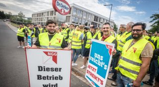 Nach 1-Prozent-Angebot - Tarifverhandlungen bei Oetker in Bielefeld abgebrochen