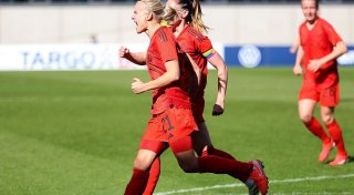 Dreierpack von Harder: Bayern-Fußballerinnen im Pokalfinale