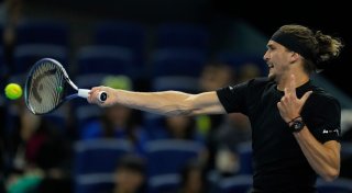 Mit Schmerzen: Zverev erreicht mühevoll das Viertelfinale