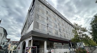 Eigentümer unternimmt nichts gegen Gefahr: Stadt Bad Oeynhausen zäunt Königshof ein