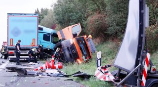 Tödlicher Unfall auf der A2 in Gütersloh: Lkw gerät auf Standstreifen - 36-Jähriger stirbt
