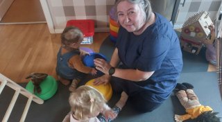Kindertagespflege im Kreis Höxter: Borgentreicherin trommelt für das Angebot