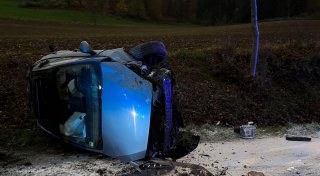 Polizei entdeckt zufällig Unfallauto bei Brakel
