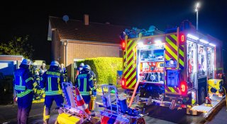 Feuer in Bielefeld: Mutter rettet sich und ihre zwei Kinder aus dem Haus