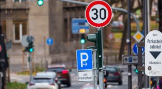 Initiative sieht weiter zu hohe Hürden für Tempolimits