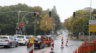 Langer Rückstau an großer Kreuzung im Berufsverkehr in Paderborn
