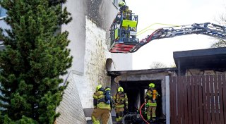 Batteriewechsel als Brandursache: Flammen vernichten Wohnmobil und Motorroller in Paderborn