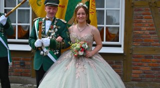 Delbrücker Land: Kaiser mit riesiger Erfahrung, Regentin mit Traumkleid