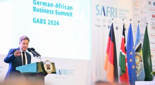 Habeck bietet Ländern Afrikas engere Zusammenarbeit an