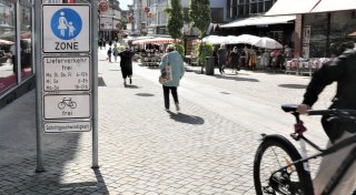 Forderung der SPD: Radler und Scooter raus aus Fußgängerzone in Höxter