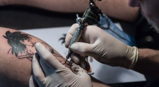 Frisch gestochenes Tattoo? Was nun tabu ist