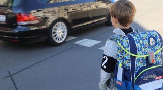 Polizeieinsatz in Bielefeld: Unbekannter Autofahrer will Schüler (9) mitnehmen