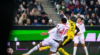 Dortmunder Arbeitssieg nach Augsburger Torgeschenk