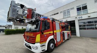 Schaden an Drehleiter: Feuerwehr Bad Oeynhausen nutzt Fahrzeug aus Minden