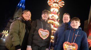 Paderborner Weihnachtsmarkt startet bei bestem Wetter