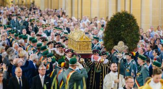Paderborner Libori-Fest: Was es mit dem Libori-Wunder und dem Paderpfau auf sich hat