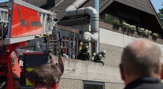 Flammen aus dem Schornstein: Feuerwehr löscht Brand an Grillimbiss in Asemissen