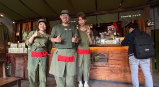 Kellner in Militärkluft: Vietnams kultigste Kaffeehauskette