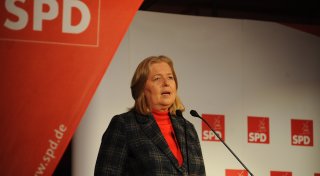 Bundestagspräsidentin spricht sich in Espelkamp für AfD-Verbot aus