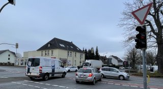 Fehlerhafte Ampel an wichtiger Bünder Verkehrsachse sorgt für Geduldsprobe
