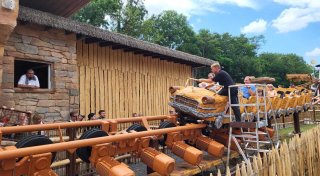 Neue Attraktion im Potts Park in Minden: Besucher des Freizeitparks sitzen in Waggons fest