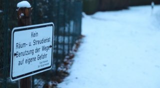 Wintereinbruch in Warburg: Alles, was Sie zum Schneeräumen wissen müssen