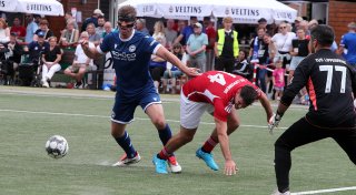 Arminia Bielefelds Traditionsmannschaft mit Klos und Dick beim VfL Ummeln
