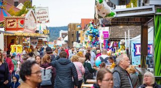 Erste Kirmes auf der neuen Hauptstraße: Glückstalertage in Bielefeld starten