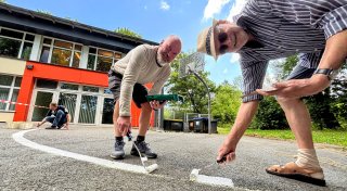 Bielefelder Politiker sparen Tausende Euro Steuergeld und packen selbst mit an
