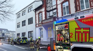 Vergessenes Essen auf Herd löst größeren Feuerwehreinsatz in Paderborn aus