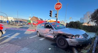 Unfall in Gütersloh: Drei Verletzte - Stau rund um die B61