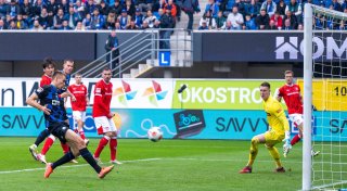 Paderborn mit 2:0-Sieg gegen zehn Lauterer