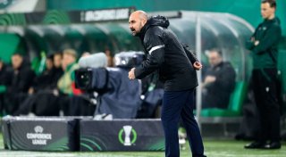 Trainer bricht während Spiel zusammen und stirbt kurz darauf