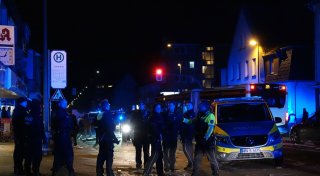 Böllerwurf auf Polizei, Festnahmen, Brände: Bielefeld erlebt turbulente Silvesternacht
