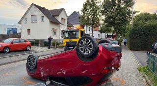 Fahrzeug überschlägt sich in 30er-Zone in Herford: Mutter schwer verletzt