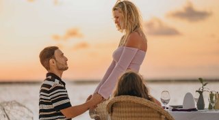 GZSZ-Star Timur Ülker macht Freundin Antrag am Strand