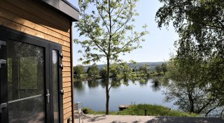 Außergewöhnliche Ferienhäuser in Höxter: Chalet und Hausboot am Godelheimer See