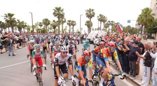 «Grande Partenza» in Albanien: Pedersen gewinnt Giro-Auftakt