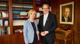Bei Bertelsmann in Gütersloh: Unternehmerin Liz Mohn empfängt neuen Bürgermeister