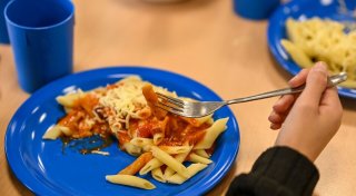 SPD-Generalsekretär will kostenfreies Mittagessen in Schulen