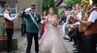 Asselns Königin präsentiert sich elfenhaft schön